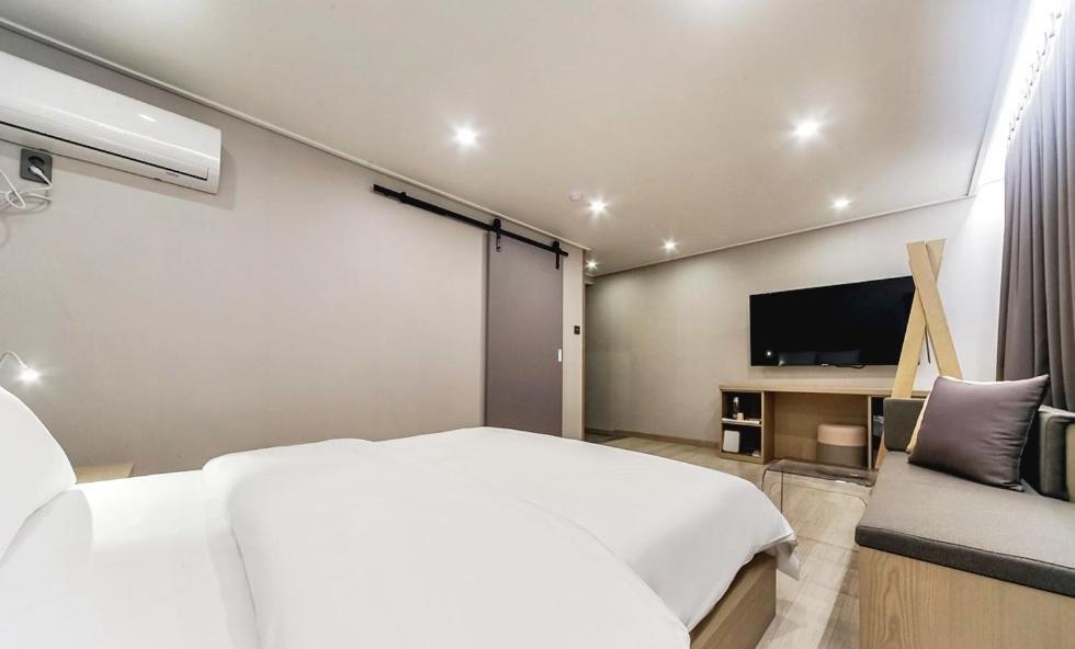 Centro Hotel Chilgok Екстериор снимка